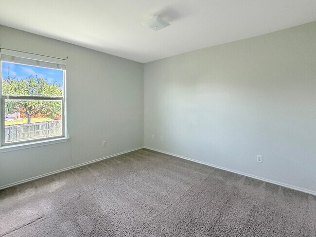 Building Photo - 165 Flagstone Trail