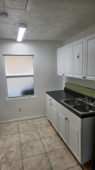 Building Photo - 549 SW Fredrica St