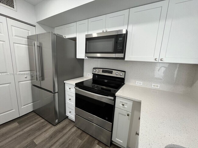 Building Photo - 655 SW 111th Way