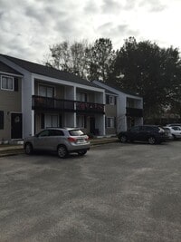 Building Photo - Nice 2 Bedroom, 1.5 Bath Townhome in Summe...