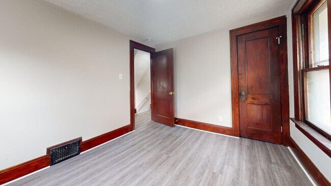 Building Photo - Akron 3 Bedroom Single Family Home + Garage