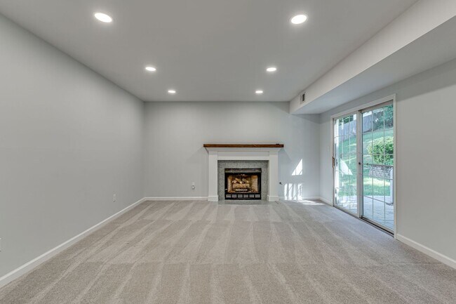 Building Photo - Gorgeous Single Family Home on a Cul-de-Sac!