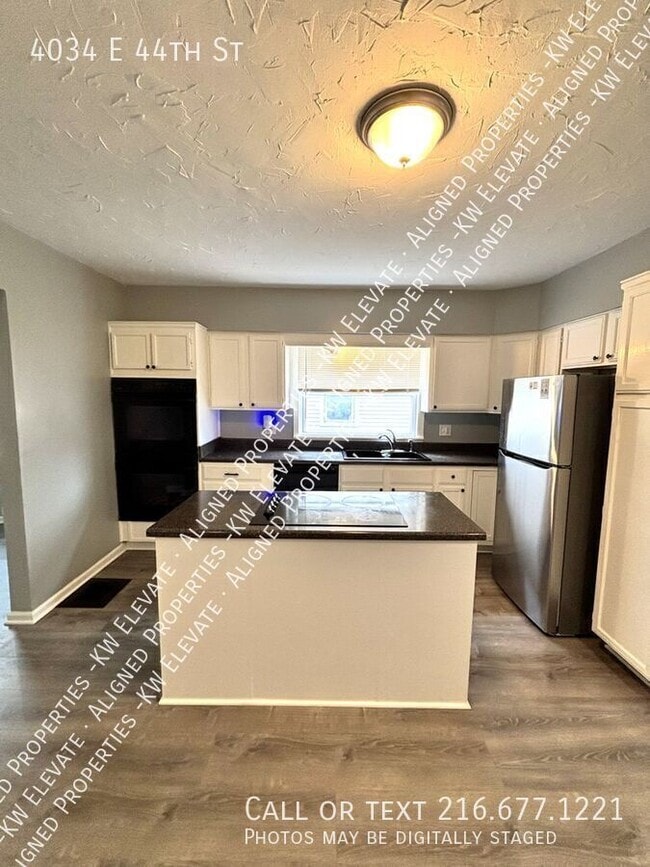 Building Photo - 4034 E 44th St