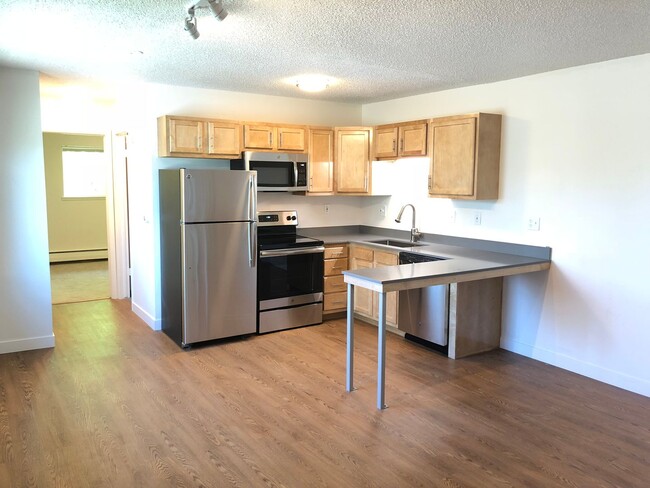 Building Photo - 2200 Canyon