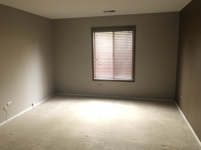 Building Photo - 37 Creekside Cir