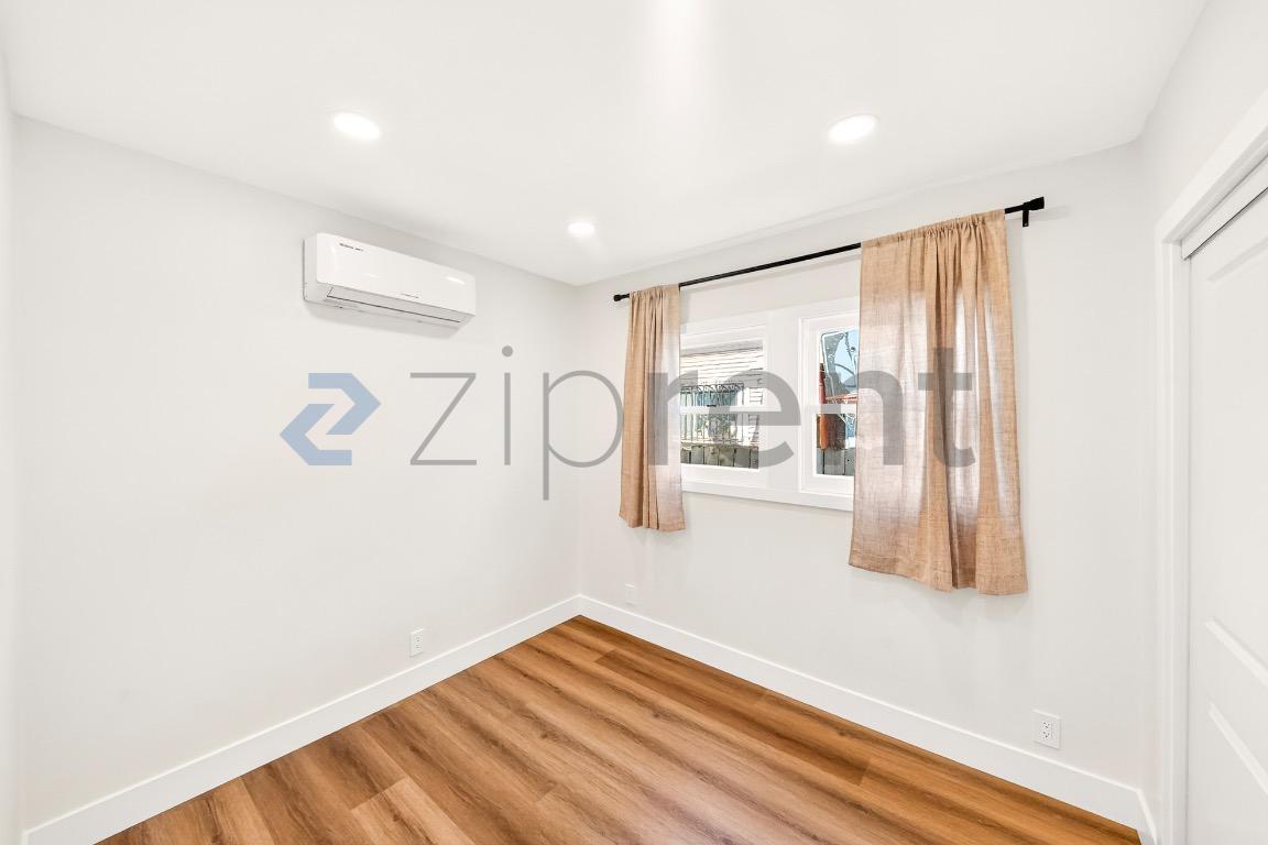 Building Photo - 854 Orange Ave