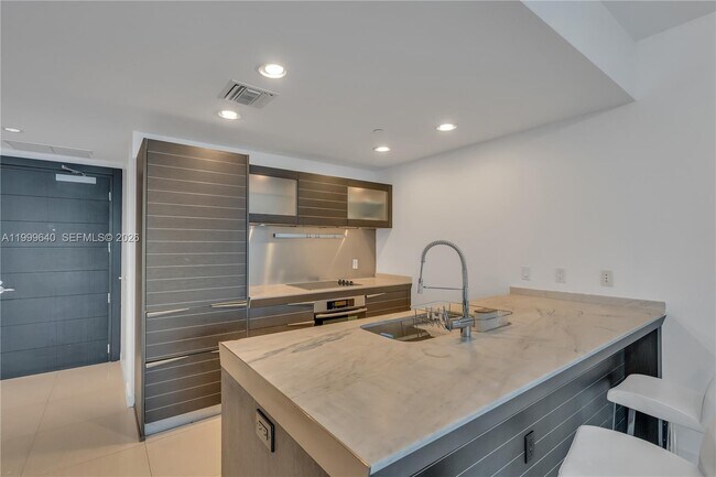 Building Photo - 200 Biscayne Blvd Way