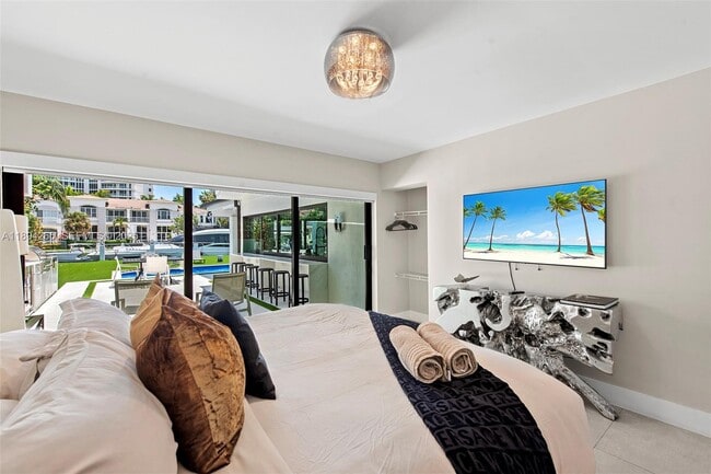 Building Photo - 207 Holiday Dr