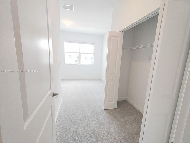 Building Photo - 522 Rivergrass St