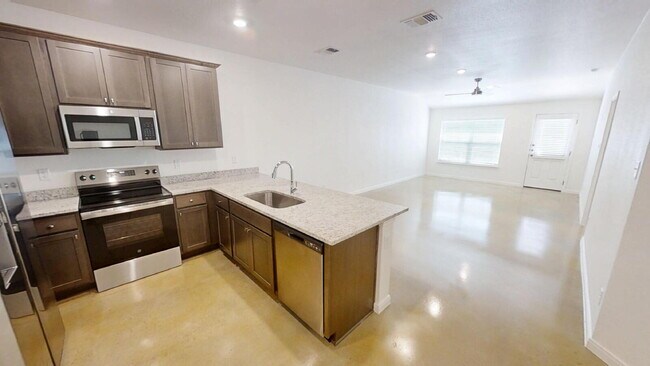 Building Photo - 907 Switchgrass Dr