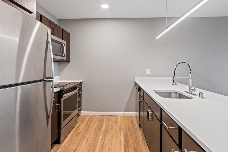 Building Photo - 8041 W Bluemound Rd