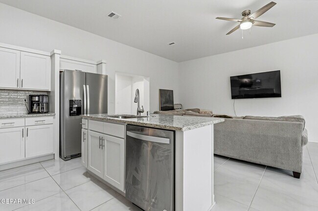 Building Photo - 13808 Paseo Sereno Dr