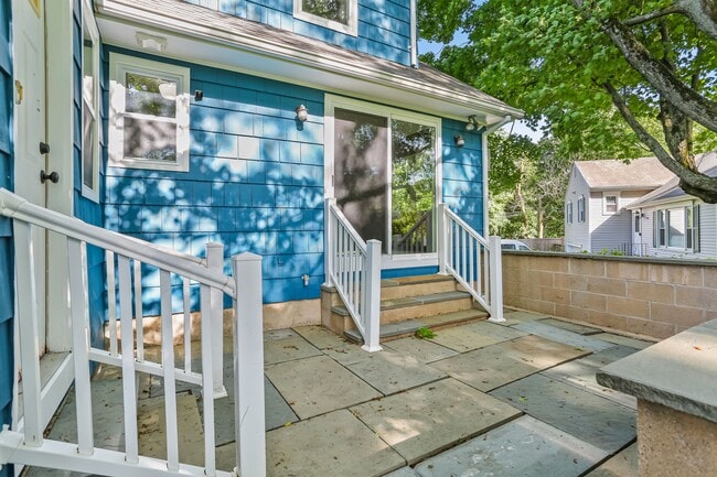 Building Photo - 38 Maplewood Dr