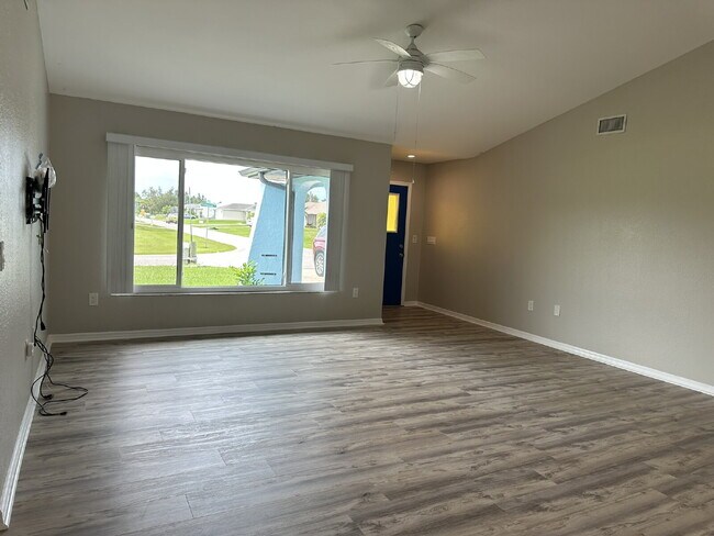 Building Photo - "Charming 3-Bedroom Home in Englewood!"