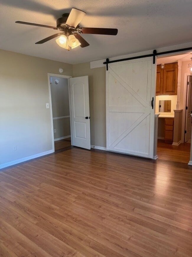 Building Photo - 3 Bedroom/2 Bathroom - Close to SJAFB, Shopping, Restaurants!