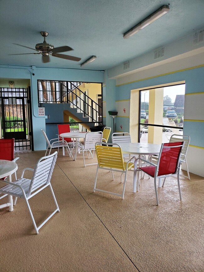 Building Photo - 1118 Apple Terrace