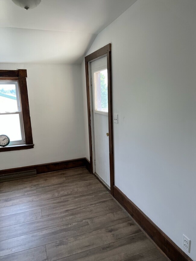 Building Photo - 3 Bedroom Duplex