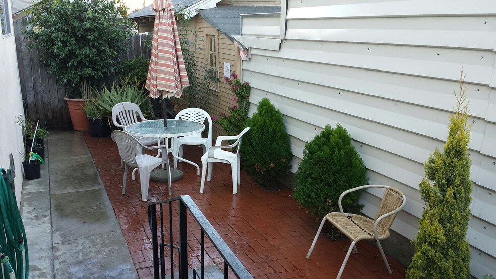 Building Photo - 1080 Termino Ave