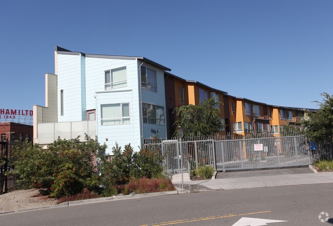 Building Photo - Crescent Cove