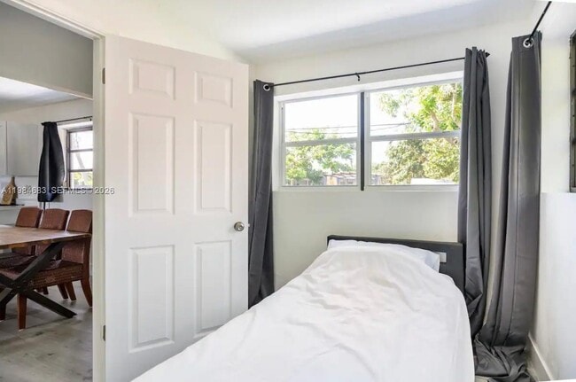 Building Photo - 1200 NW 18th Ct