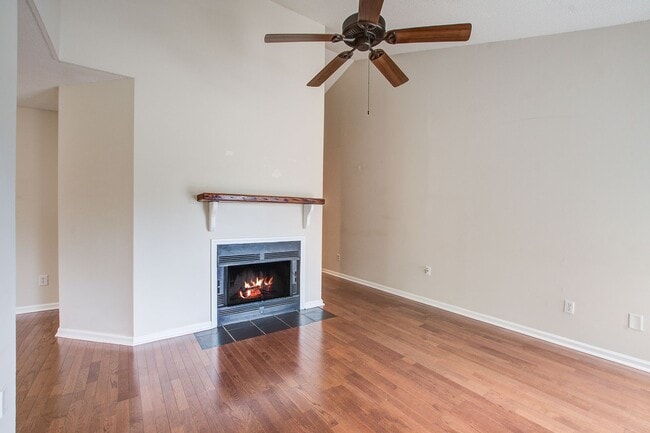 Building Photo - Cozy 2 Bedroom 2 Bathroom Condo in Seagate Village!