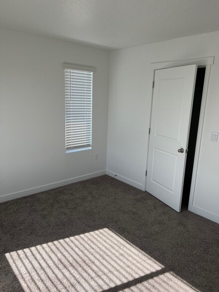 Building Photo - 1147 W 340 S