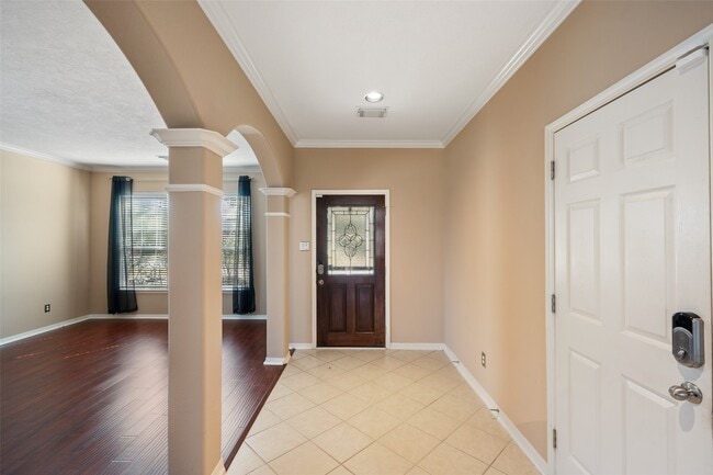 Building Photo - 8406 Oak Villa Ct