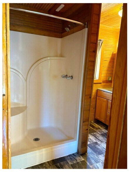 Bathroom - 416 S Leroux St