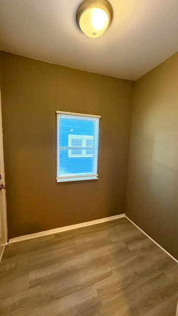 Building Photo - SOUTH BROAD RIPPLE 3BEDROOM  HALF DUPLEX AVAILABLE NOW!
