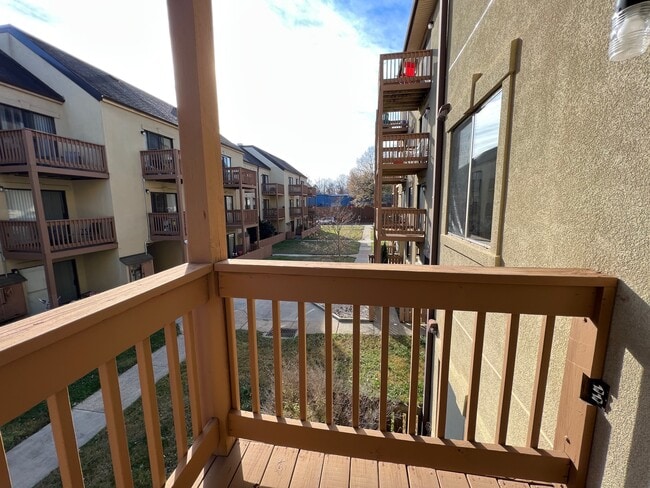 Building Photo - 1000 Linden Ave