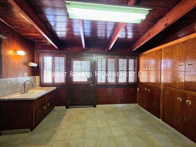 Building Photo - 9497 Foster Rd