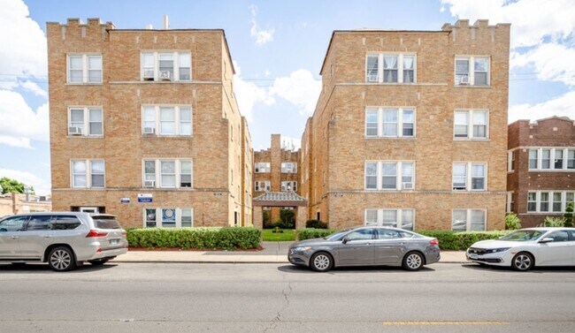 Primary Photo - 5423 W Montrose Ave
