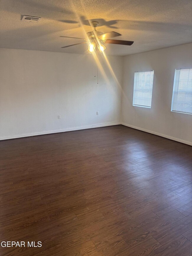 Building Photo - 3033 Tierra Humeda Dr