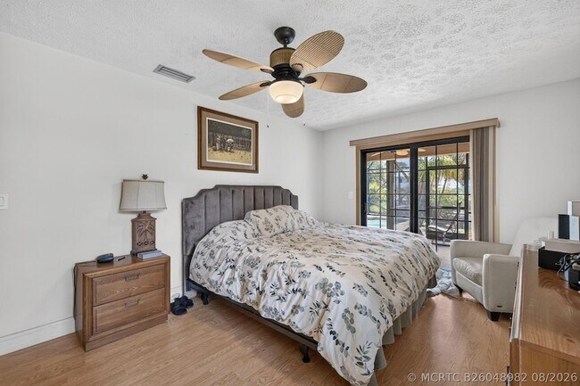 Building Photo - 1362 SW Knollwood Dr