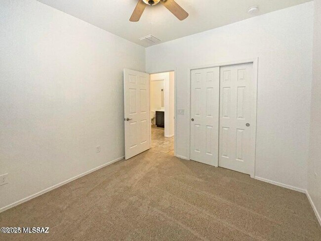 Building Photo - 58834 BRANDING IRON Ct