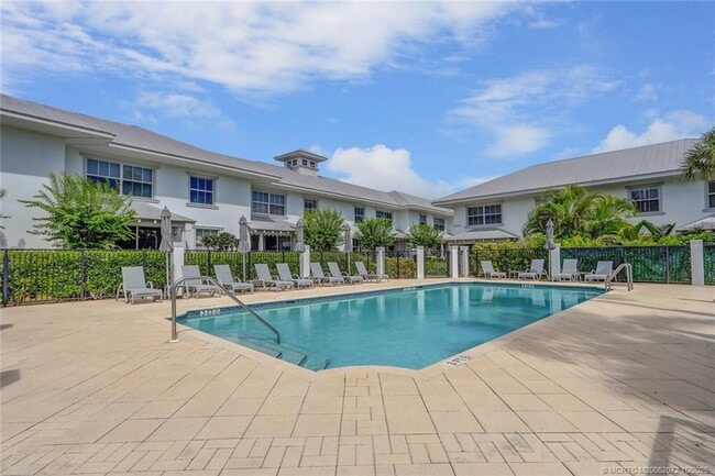 Building Photo - 3651 NE Pineapple Ave