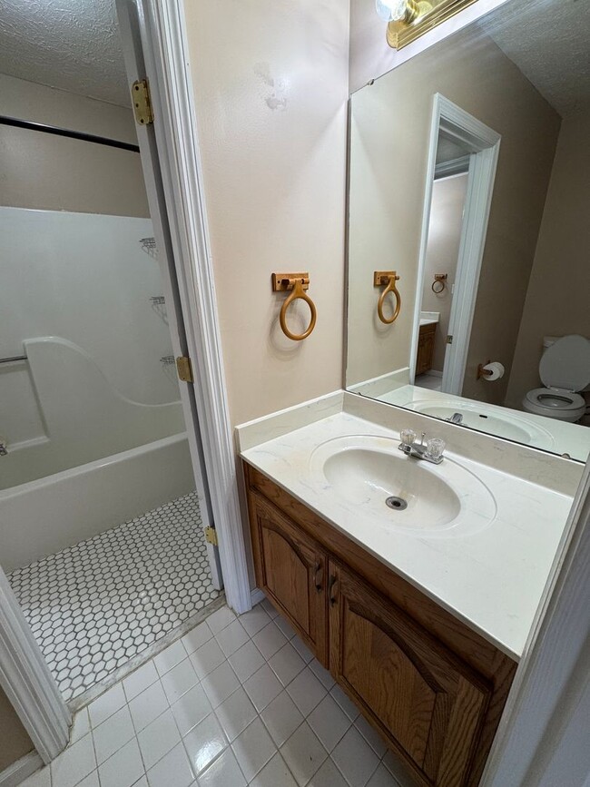 Building Photo - Updated 2/1.5 Duplex in Armuchee- $1,295