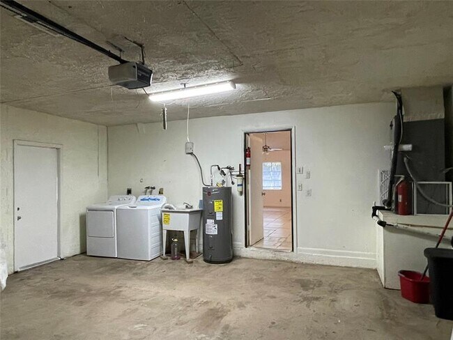 Building Photo - 9133 NW 48th St