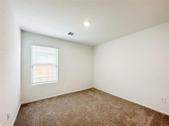 Building Photo - 1480 Las Cuevas Dr