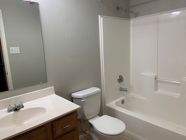 Building Photo - Fantastic House Available June 6th in Fren...