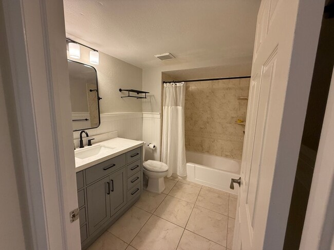 Building Photo - Lake Arrowhead 2 bedroom / 2 bath Condo