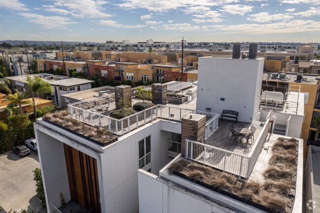 Building Photo - Gateway Apartments