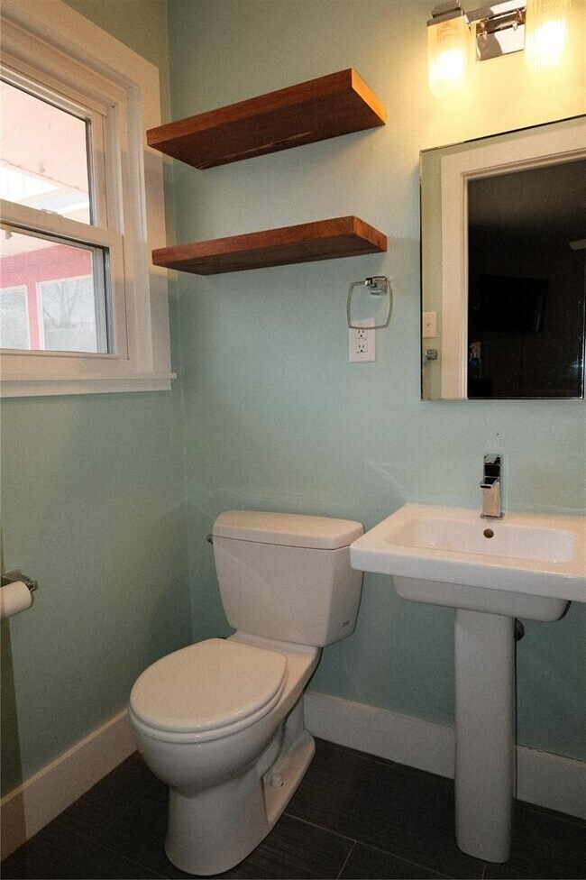 Building Photo - 1517 Weyford Dr