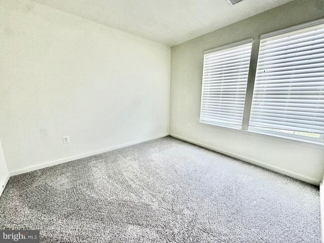 Building Photo - 412 S Greenberry Ln