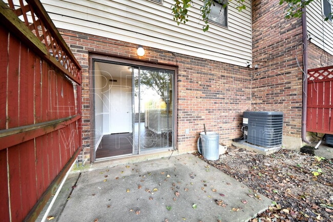 Building Photo - 621 Westport Rd