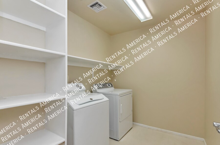 Building Photo - 10645 E Singing Canyon Dr