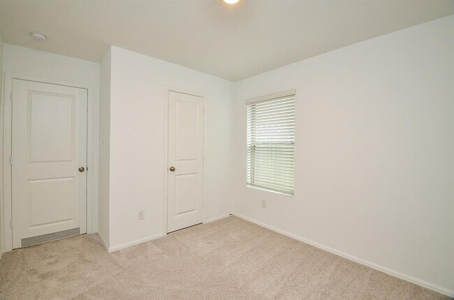 Building Photo - 27127 Breakaway Ln