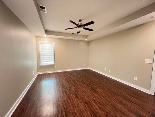 Building Photo - 126 Jaybee Dr