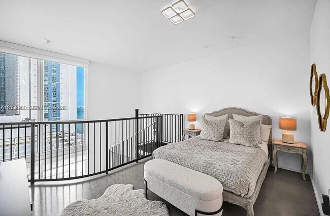 Building Photo - 300 S Biscayne Blvd
