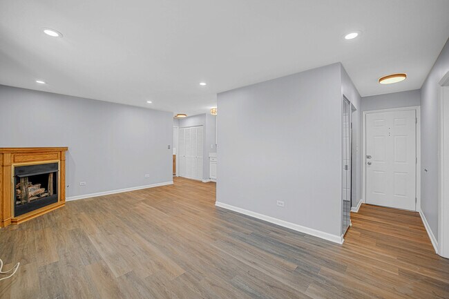 Building Photo - 5420 N Sheridan Rd